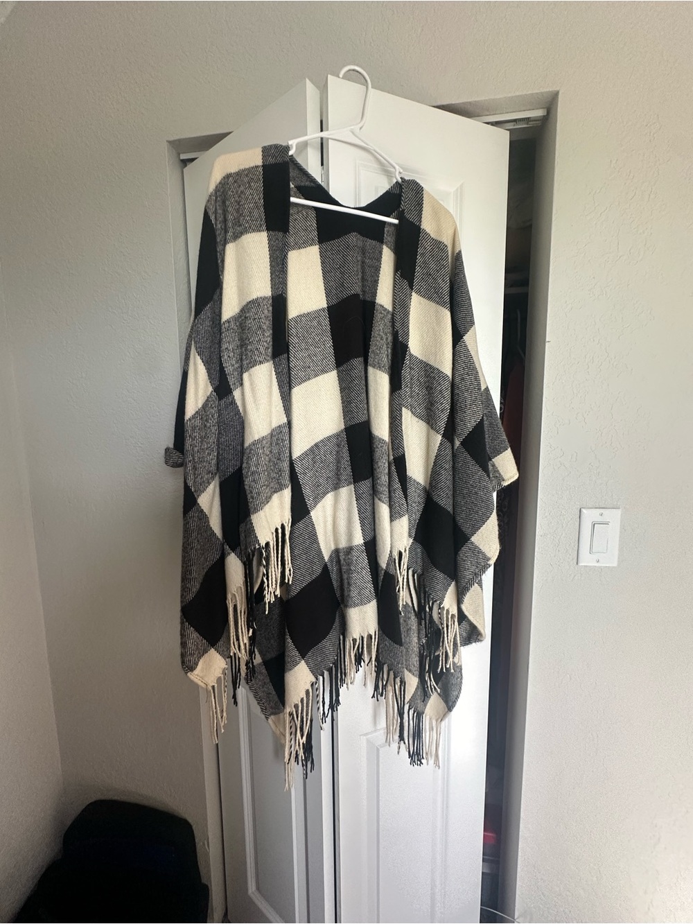 Black and Cream Buffalo Plaid Fringe Throw Poncho - Unbranded